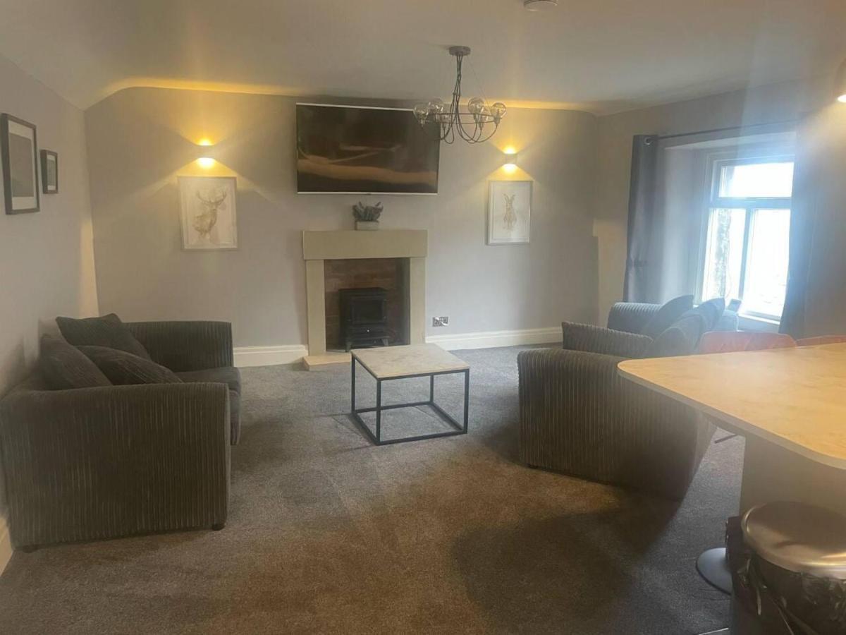 Cosy Apartment Above Village Pub Buxton  Exterior photo